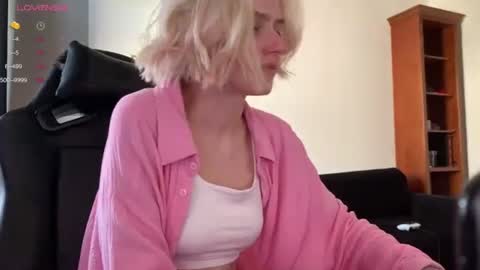 Snapshot of sexy_sweets chatting on 09/13/25, 10:15 Sexy-Sweets online show from 09/13/25, 10:15