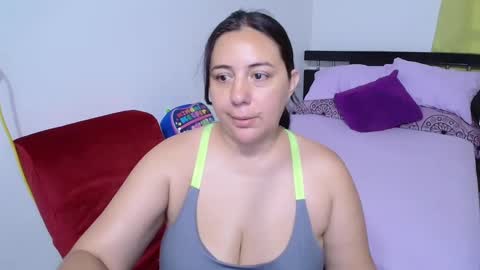 Snapshot of sexy_ticki chatting on 12/13/24, 06:38 janel online show from 12/13/24, 06:38