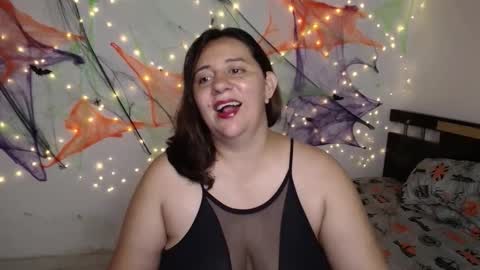Snapshot of sexy_ticki chatting on 10/31/25, 04:02 janel online show from 10/31/25, 04:02