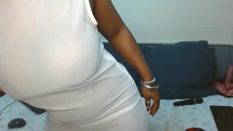Snapshot of sexyassshaz chatting on 05/14/26, 01:34 shazz online show from 05/14/26, 01:34