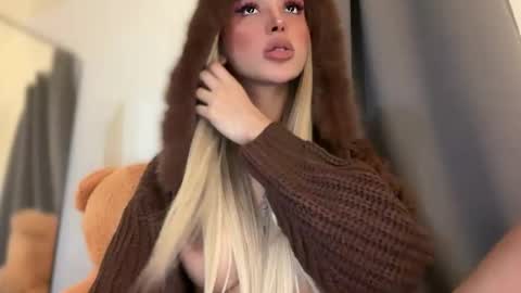 Snapshot of sexybite1 chatting on 04/11/26, 11:03 Seraphina Blaze online show from 04/11/26, 11:03