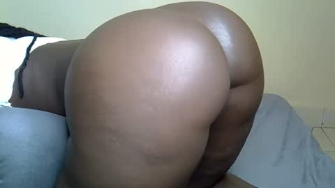 sexybooty_4545 online show from 10/12/25, 08:57