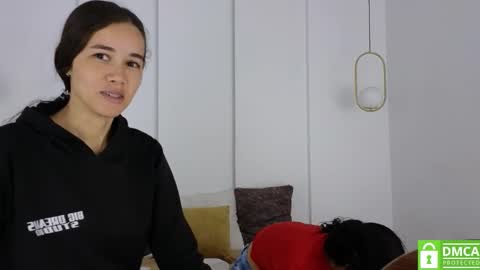 chanell and yina online show from 11/30/25, 01:15