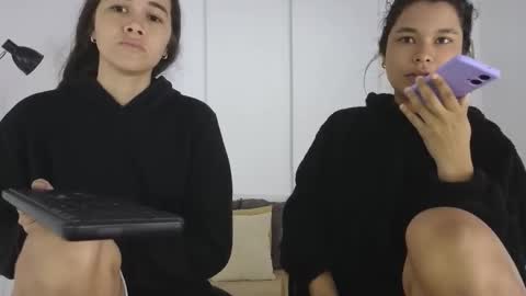chanell and yina online show from 01/16/26, 01:37