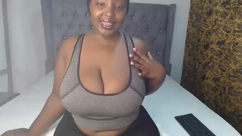 Snapshot of sexychocco_ chatting on 01/03/25, 08:32 sexychocco online show from 01/03/25, 08:32
