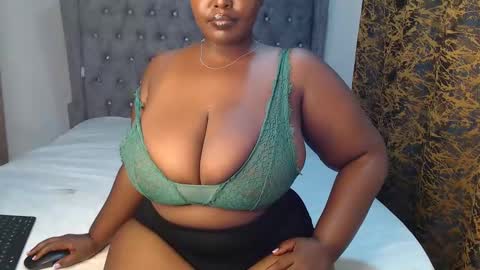 Snapshot of sexychocco_ chatting on 01/11/25, 06:12 sexychocco online show from 01/11/25, 06:12