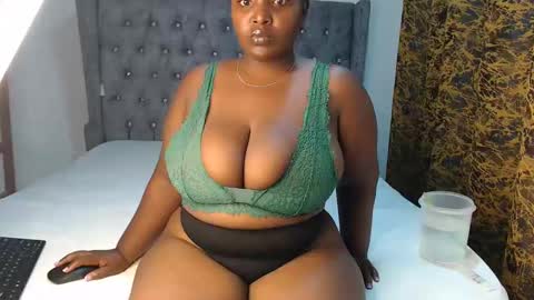 Snapshot of sexychocco_ chatting on 01/18/25, 07:15 sexychocco online show from 01/18/25, 07:15