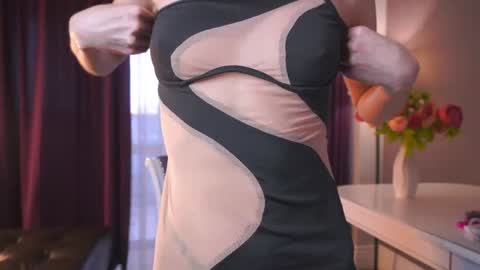 Snapshot of sexycutegirs chatting on 10/25/25, 04:09 Hello my name is Merry every 200 subs - Hot show Fav patterns 577123 pvt open online show from 10/25/25, 04:09