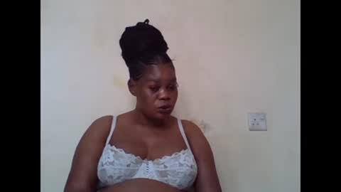 Snapshot of sexydove2 chatting on 02/05/25, 12:27 EMILY online show from 02/05/25, 12:27