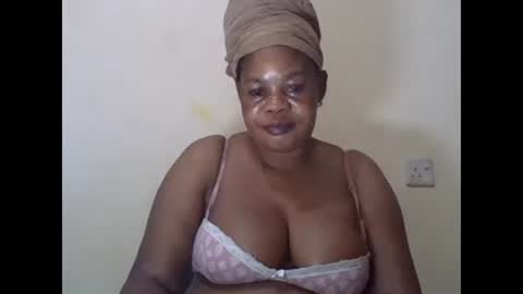 Snapshot of sexydove2 chatting on 02/07/25, 02:08 EMILY online show from 02/07/25, 02:08