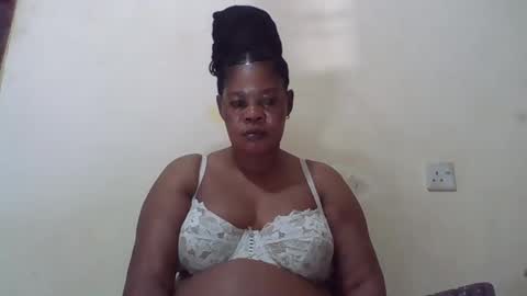 Snapshot of sexydove2 chatting on 02/10/25, 05:19 EMILY online show from 02/10/25, 05:19