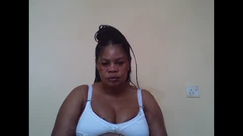 Snapshot of sexydove2 chatting on 02/12/25, 06:40 EMILY online show from 02/12/25, 06:40