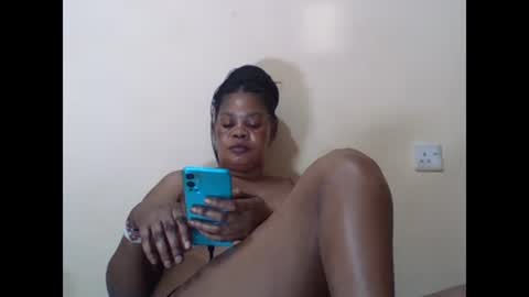 Snapshot of sexydove2 chatting on 02/12/25, 07:02 EMILY online show from 02/12/25, 07:02