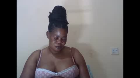 Snapshot of sexydove2 chatting on 02/13/25, 07:10 EMILY online show from 02/13/25, 07:10