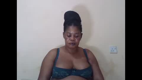Snapshot of sexydove2 chatting on 02/15/25, 03:17 EMILY online show from 02/15/25, 03:17