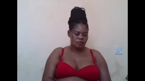 Snapshot of sexydove2 chatting on 02/16/25, 12:32 EMILY online show from 02/16/25, 12:32