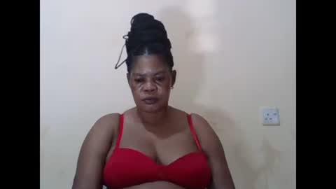 Snapshot of sexydove2 chatting on 02/16/25, 06:21 EMILY online show from 02/16/25, 06:21