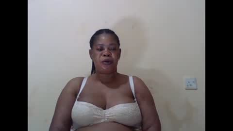 Snapshot of sexydove2 chatting on 02/18/25, 03:31 EMILY online show from 02/18/25, 03:31
