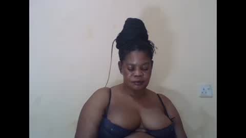 Snapshot of sexydove2 chatting on 02/21/25, 03:21 EMILY online show from 02/21/25, 03:21
