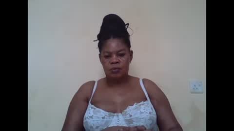 Snapshot of sexydove2 chatting on 02/22/25, 06:39 EMILY online show from 02/22/25, 06:39