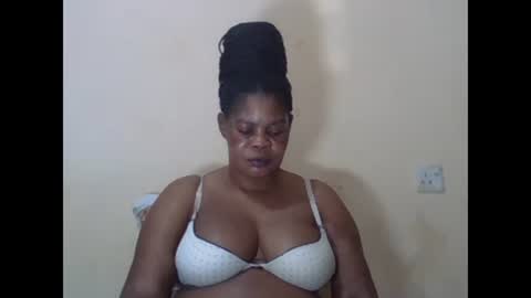 Snapshot of sexydove2 chatting on 02/26/25, 06:43 EMILY online show from 02/26/25, 06:43