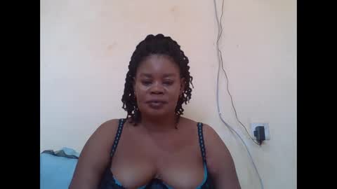 Snapshot of sexydove2 chatting on 09/11/25, 01:22 EMILY online show from 09/11/25, 01:22