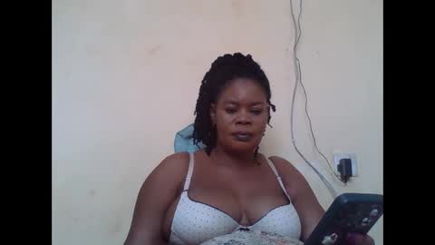 Snapshot of sexydove2 chatting on 09/15/25, 07:41 EMILY online show from 09/15/25, 07:41