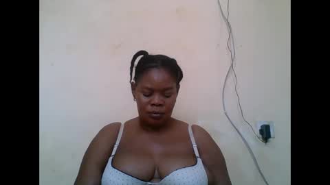 Snapshot of sexydove2 chatting on 09/27/25, 08:08 EMILY online show from 09/27/25, 08:08
