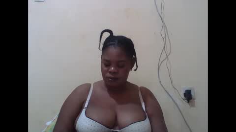 Snapshot of sexydove2 chatting on 09/28/25, 03:34 EMILY online show from 09/28/25, 03:34