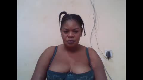 Snapshot of sexydove2 chatting on 09/29/25, 03:55 EMILY online show from 09/29/25, 03:55