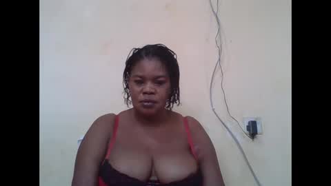 Snapshot of sexydove2 chatting on 10/05/25, 04:11 EMILY online show from 10/05/25, 04:11