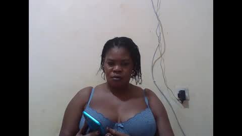 Snapshot of sexydove2 chatting on 10/13/25, 06:08 EMILY online show from 10/13/25, 06:08