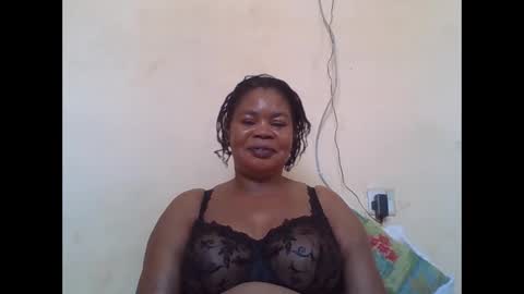 Snapshot of sexydove2 chatting on 10/18/25, 07:31 EMILY online show from 10/18/25, 07:31