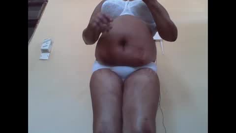 Snapshot of sexydove2 chatting on 10/19/25, 06:47 EMILY online show from 10/19/25, 06:47