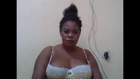 Snapshot of sexydove2 chatting on 10/22/25, 03:18 EMILY online show from 10/22/25, 03:18