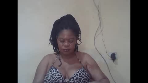 Snapshot of sexydove2 chatting on 05/04/26, 06:20 EMILY online show from 05/04/26, 06:20