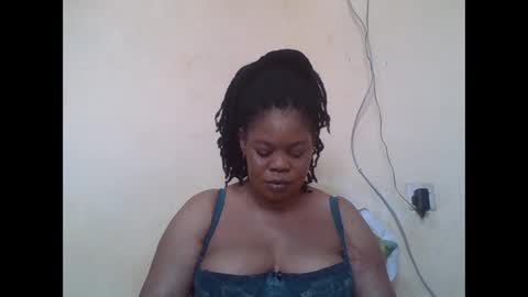 Snapshot of sexydove2 chatting on 05/05/26, 06:43 EMILY online show from 05/05/26, 06:43