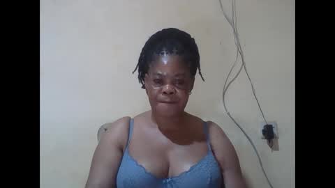 Snapshot of sexydove2 chatting on 05/11/26, 02:50 EMILY online show from 05/11/26, 02:50