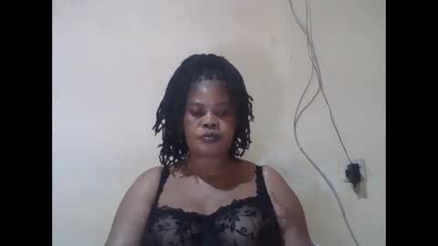 Snapshot of sexydove2 chatting on 05/11/26, 06:27 EMILY online show from 05/11/26, 06:27