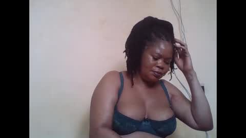 Snapshot of sexydove2 chatting on 05/16/26, 06:21 EMILY online show from 05/16/26, 06:21