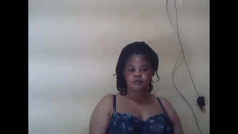 Snapshot of sexydove2 chatting on 05/18/26, 04:07 EMILY online show from 05/18/26, 04:07