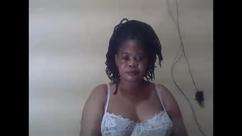 Snapshot of sexydove2 chatting on 05/31/26, 03:36 EMILY online show from 05/31/26, 03:36