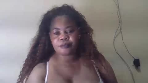 Snapshot of sexydove2 chatting on 06/21/26, 06:43 EMILY online show from 06/21/26, 06:43