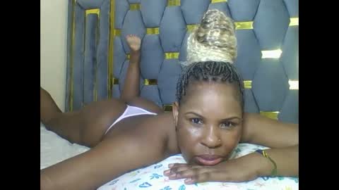 Snapshot of sexyebonygal chatting on 10/26/25, 05:30 QUINTER online show from 10/26/25, 05:30