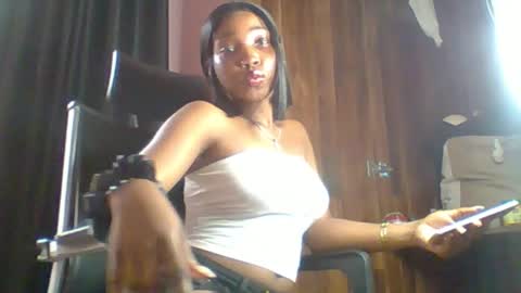Snapshot of sexyhotbody_haileyxx chatting on 09/14/25, 08:46 Hailey online show from 09/14/25, 08:46