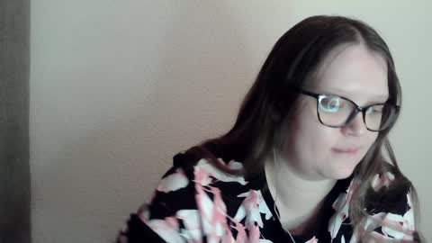 Snapshot of sexykitty_2 chatting on 12/31/24, 10:23 Kate online show from 12/31/24, 10:23