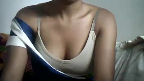 Snapshot of sexylarra12 chatting on 12/13/24, 07:58 sexylarra12 online show from 12/13/24, 07:58