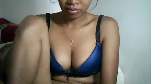 Snapshot of sexylarra12 chatting on 12/15/24, 07:10 sexylarra12 online show from 12/15/24, 07:10