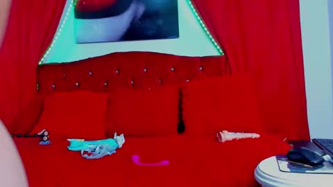 laura online show from 01/22/25, 02:56