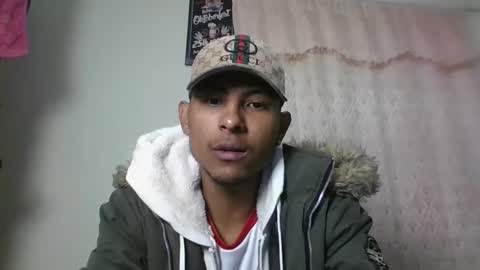 Snapshot of sexyleon69 chatting on 02/19/25, 12:33 Sexy leon online show from 02/19/25, 12:33